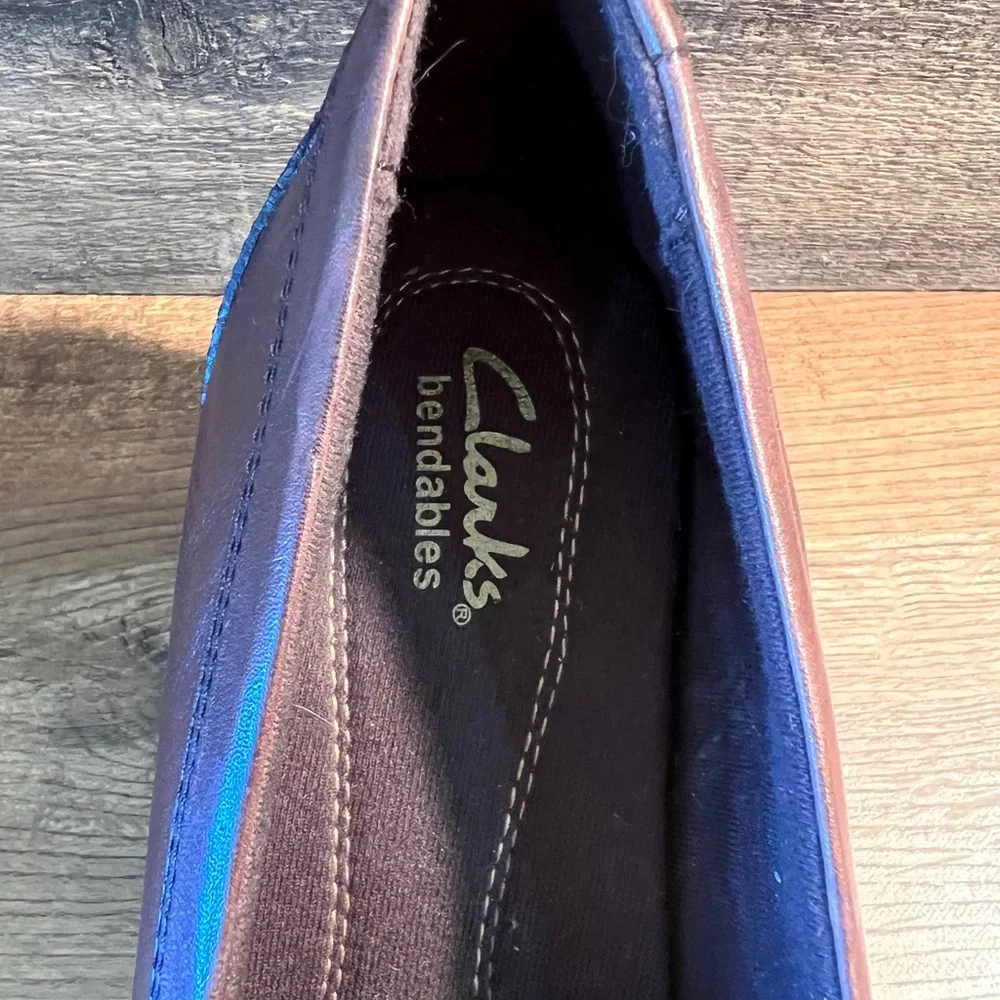 Clarks Bendables Leather Penny Loafer Heels‎ Dark Brown Textured Loafers